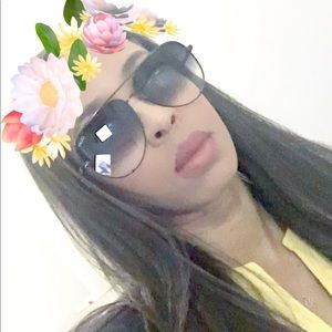 Meet your Posher, Emerald